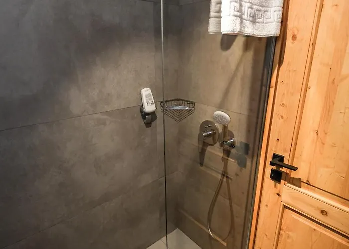 The Cadianda Gazde/Camere de închiriat