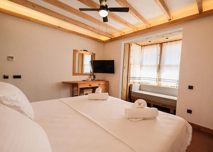 The Cadianda Gazde/Camere de închiriat